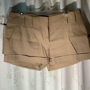 Elie Tahari Women's High Waist Cuffed Shorts in Tan